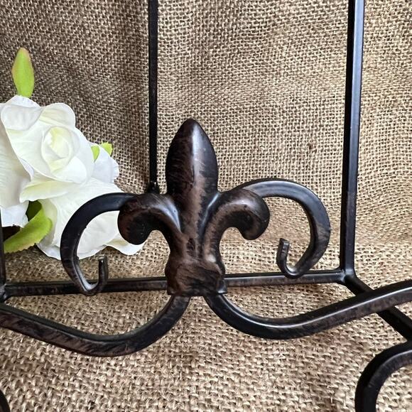 Elegant Bronze brown Metal Easel Stand Fleur de lis - Picture 2 of 4
